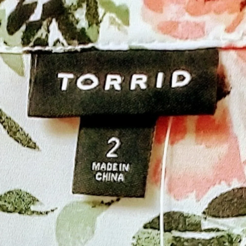 TORRID New Women's Floral Split Front Georgette Blouse. - Picture 4 of 15